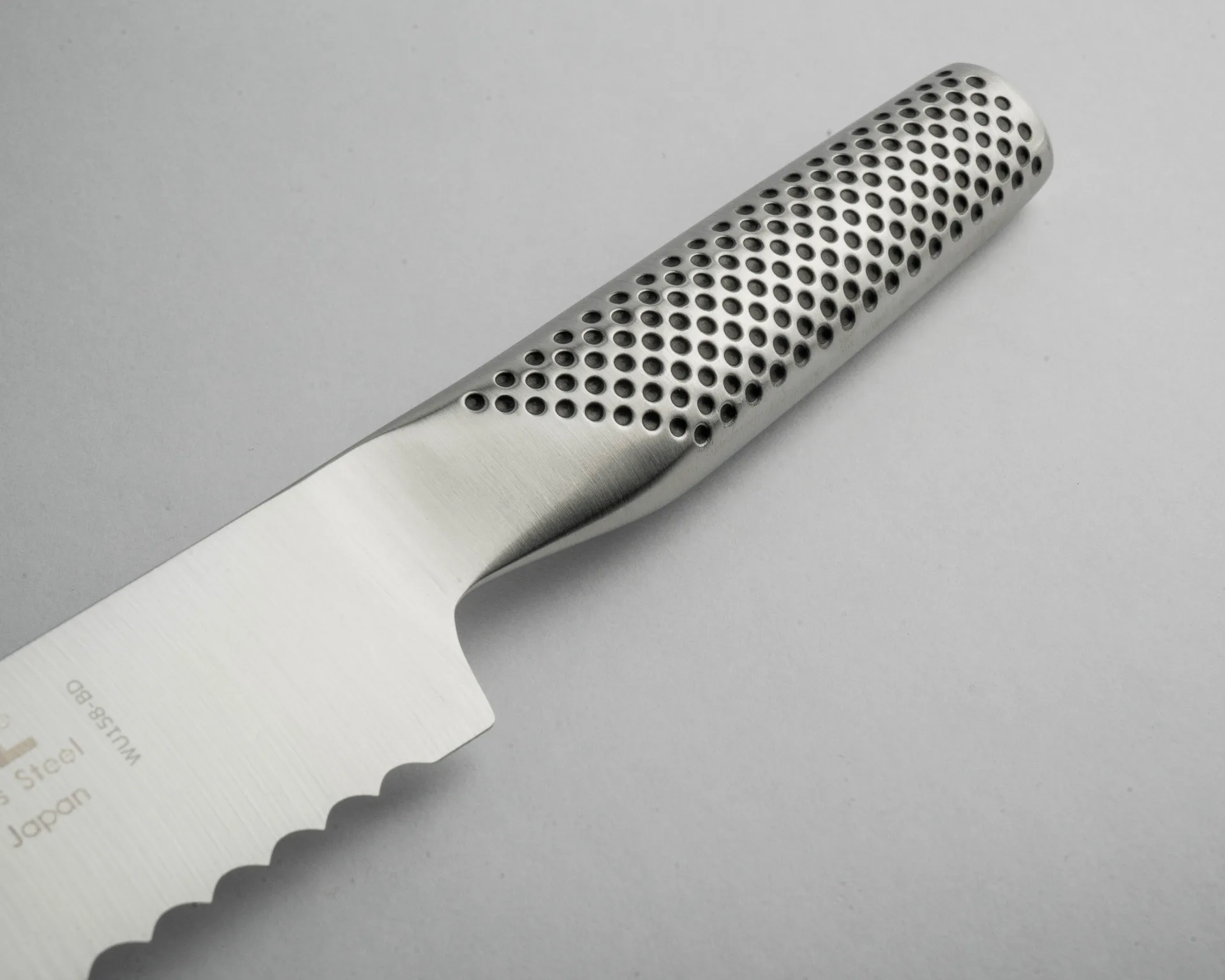 Global G-9R brødkniv 22 cm savtakket æg, Rustfrit stål Global