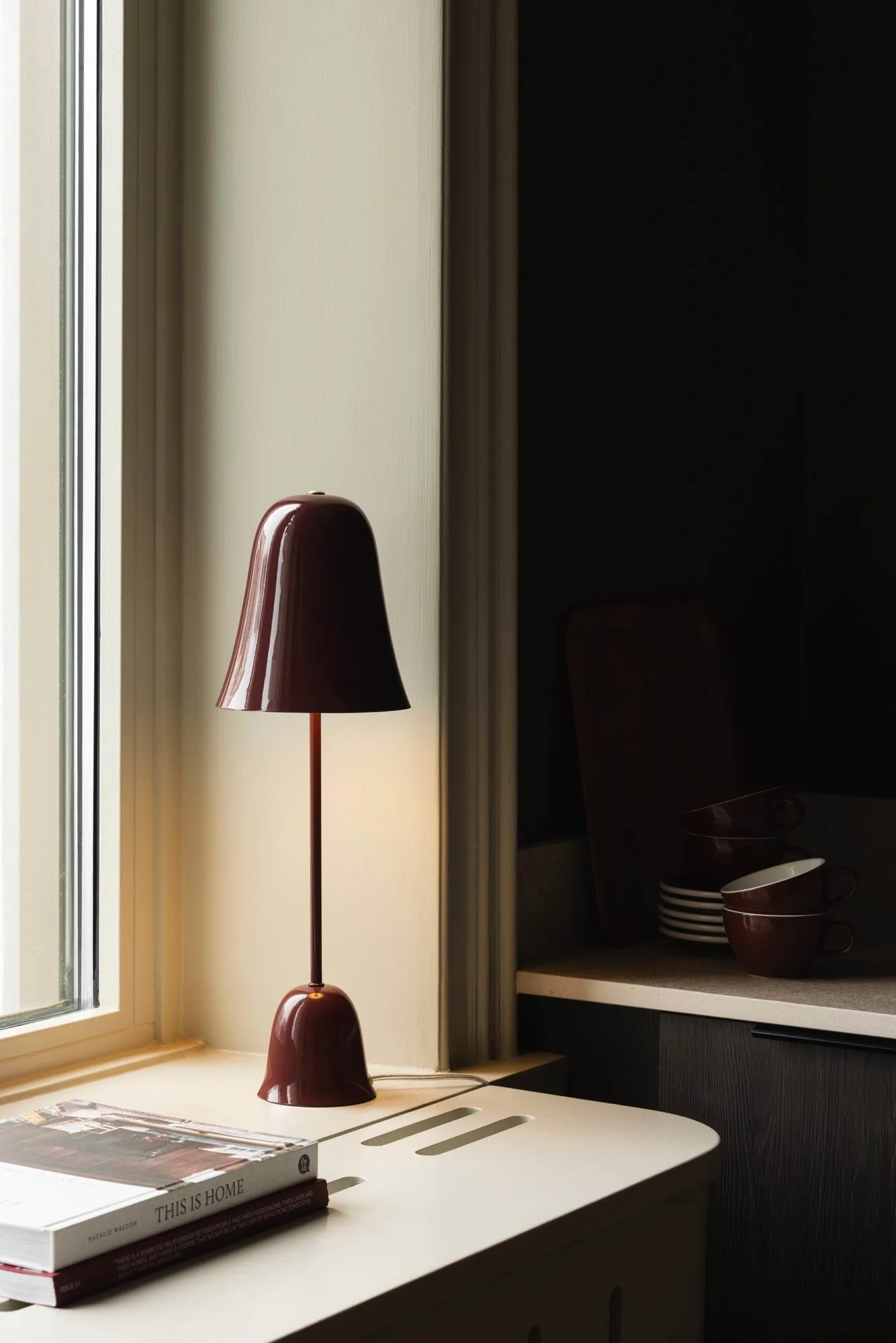 Blåklockan bordlampe, Winröd (rød), Ø16xH50 cm Globen Lighting