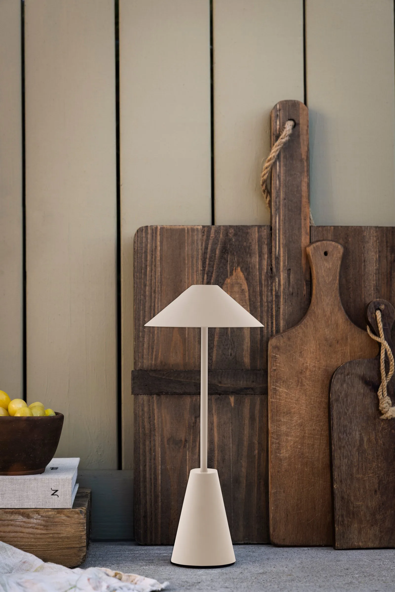 Cannes 32 portabel bordlampe, Mud Globen Lighting