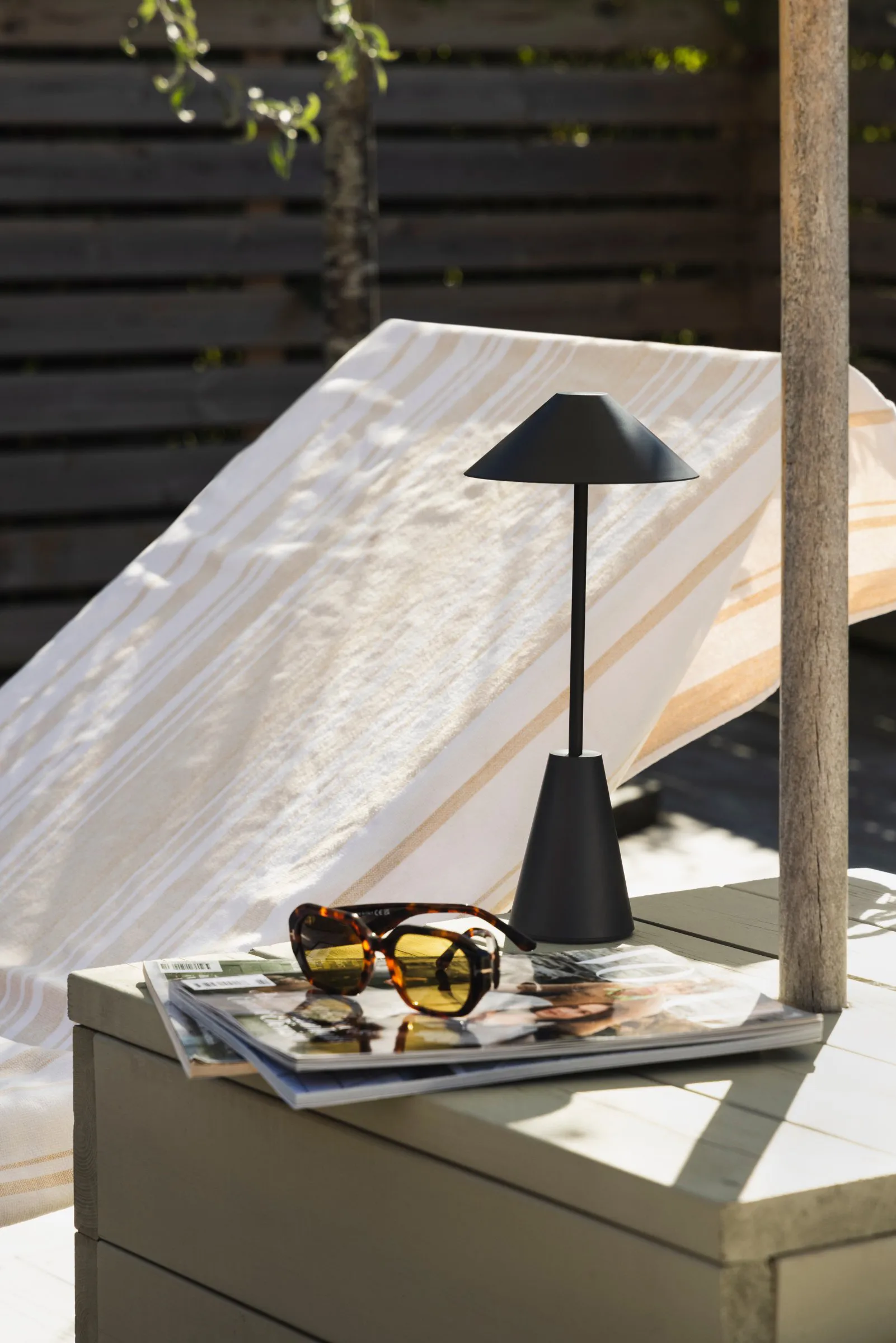 Cannes 32 portabel bordlampe, Sort Globen Lighting