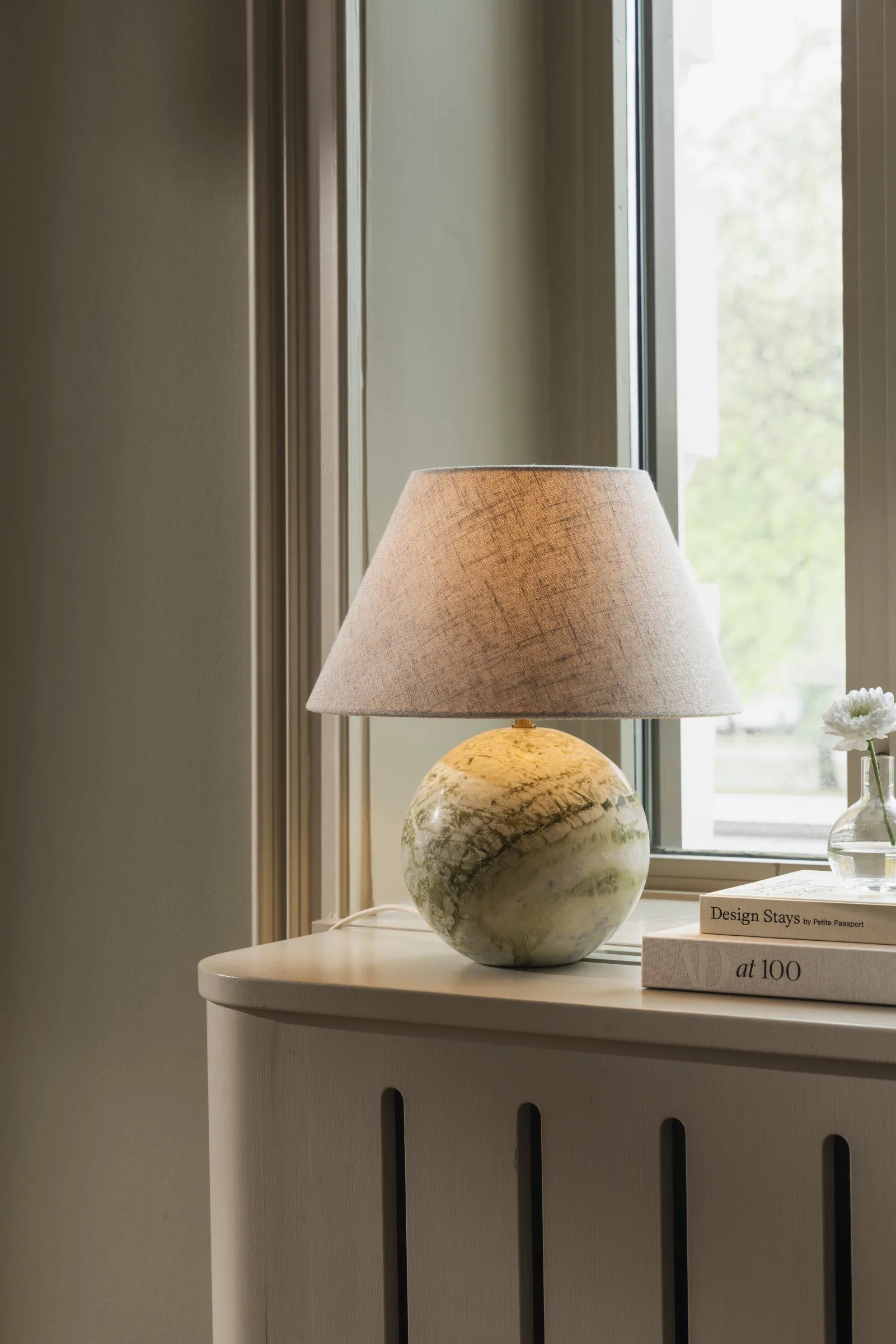 Castello 35 bordlampe, Lysegrøn marmor Globen Lighting