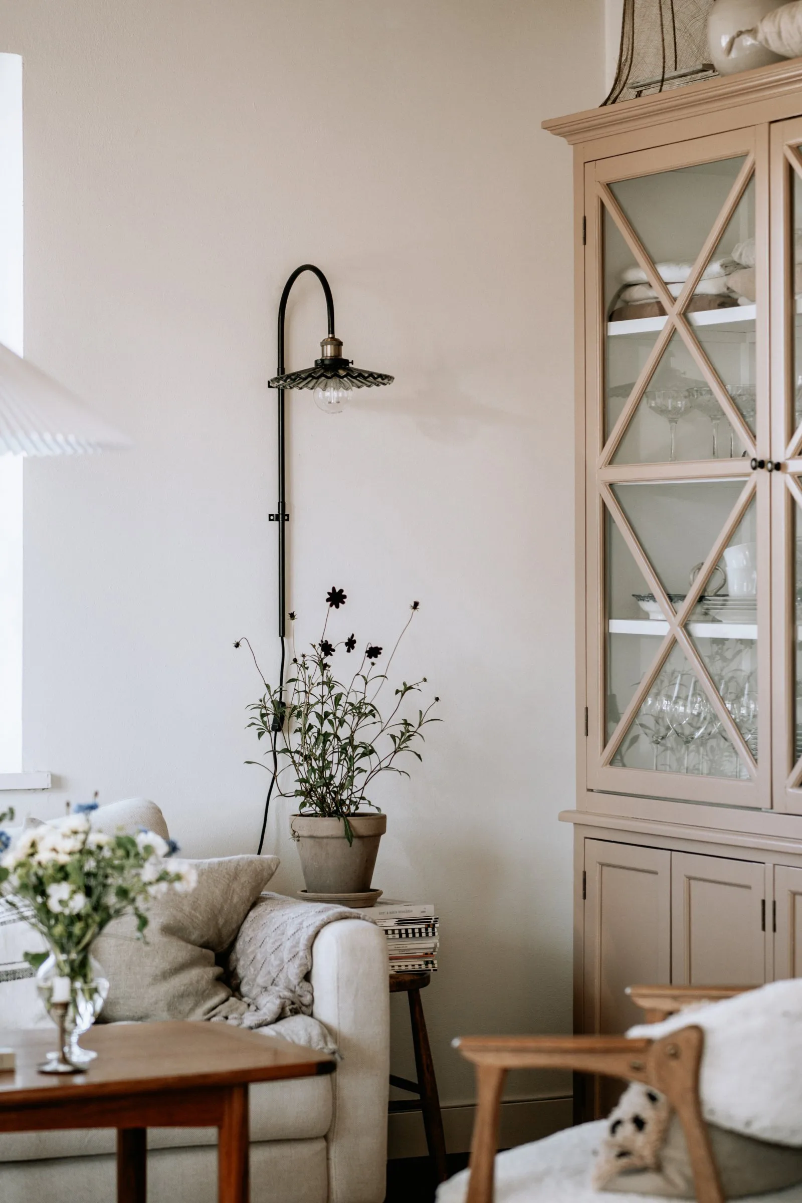 Cobbler væglampe 75 cm, Røg Globen Lighting