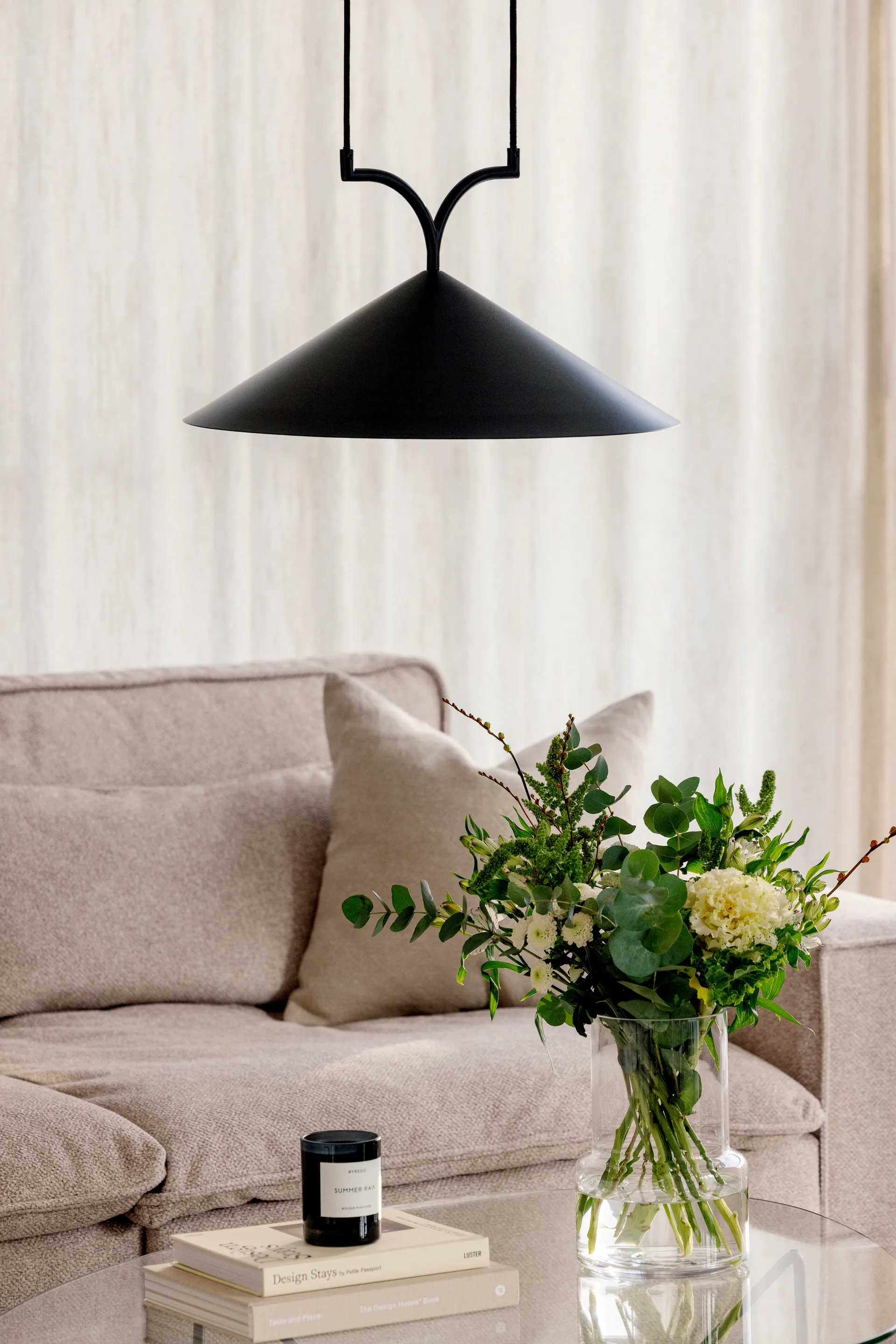 Curve pendel 50, Sort Globen Lighting