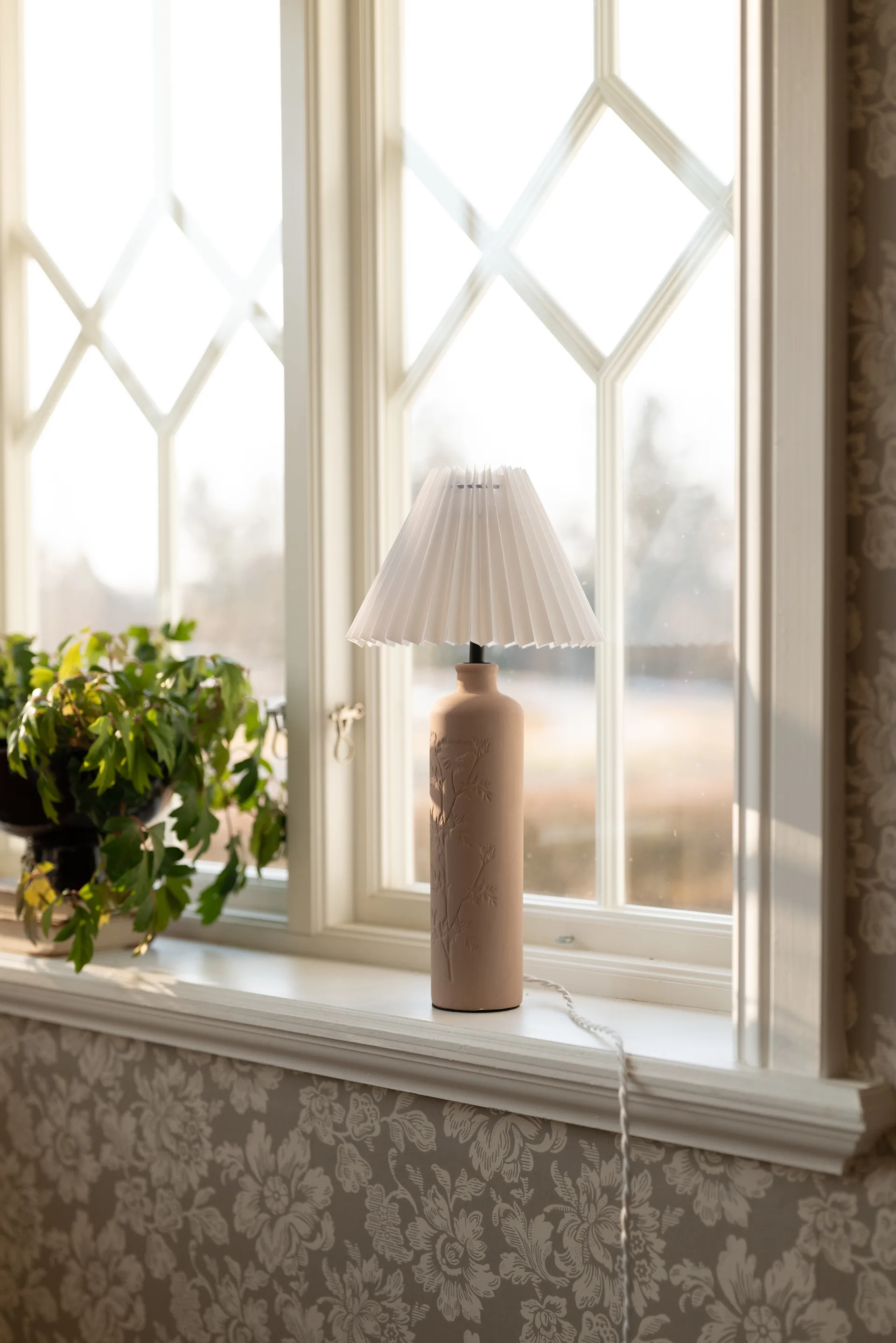 Flora bordlampe 46 cm, Mud Globen Lighting