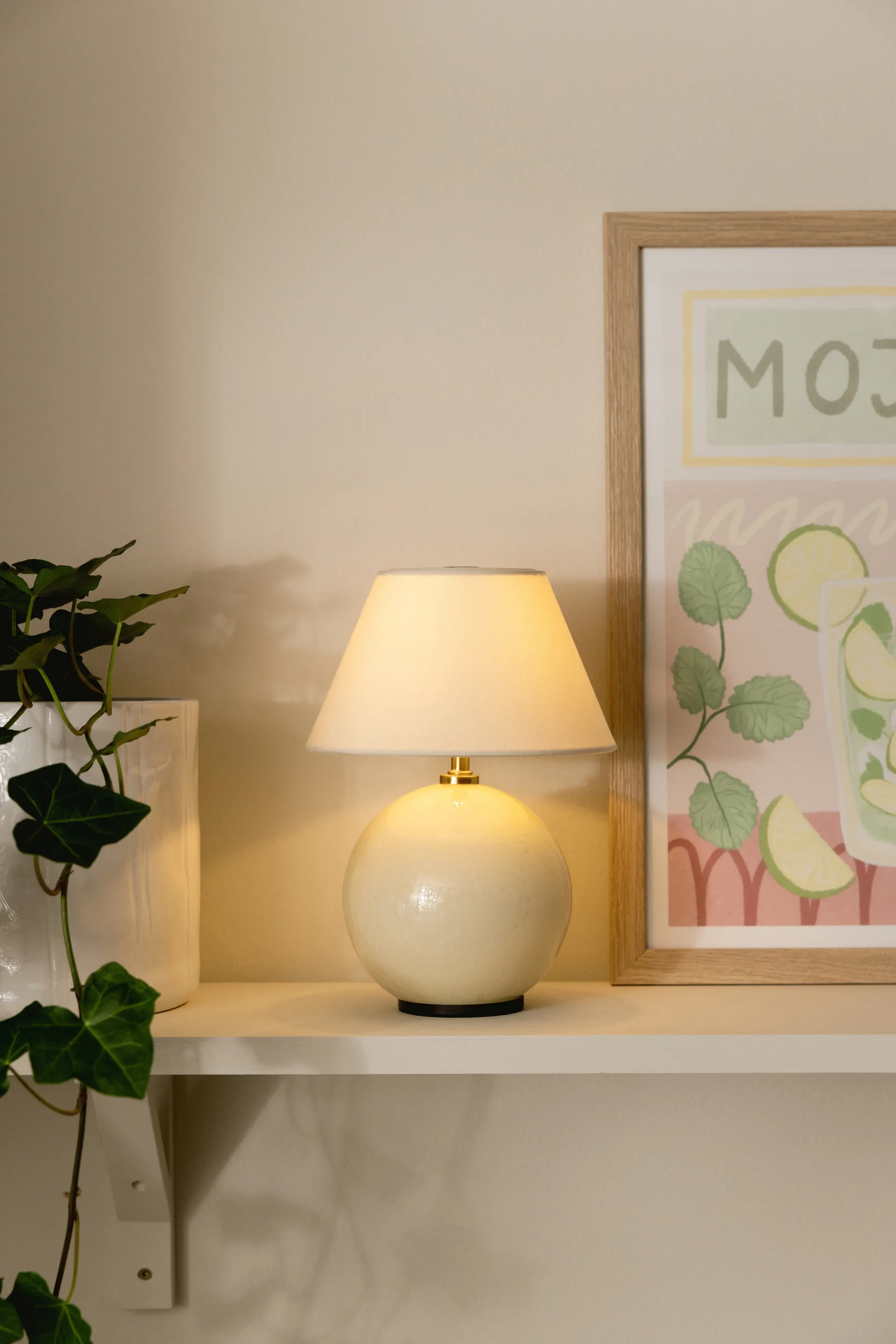 Iris 16 portabel bordlampe, Creme Globen Lighting