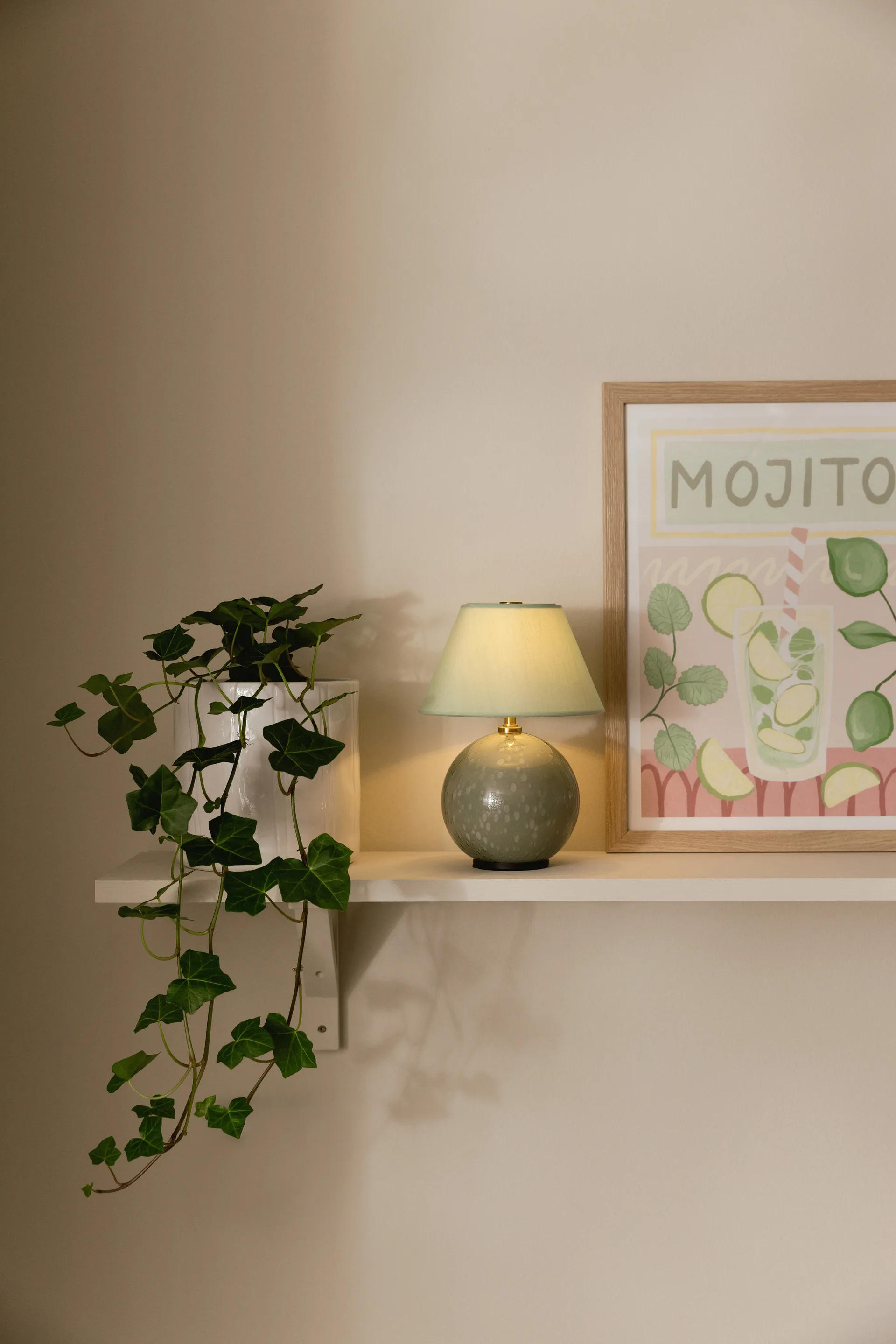 Iris 16 portabel bordlampe, Grøn Globen Lighting