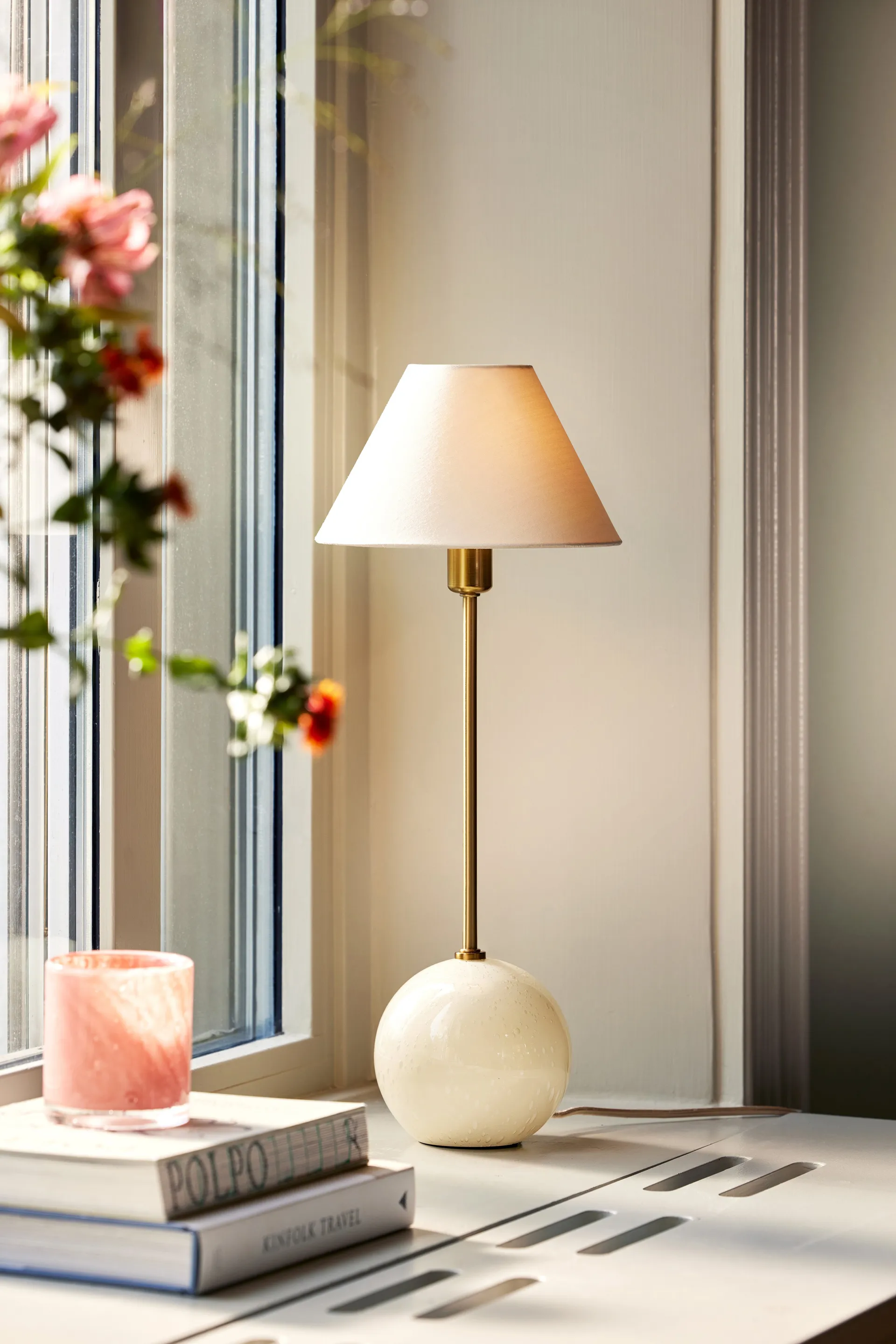 Iris 20 bordlampe, Creme Globen Lighting