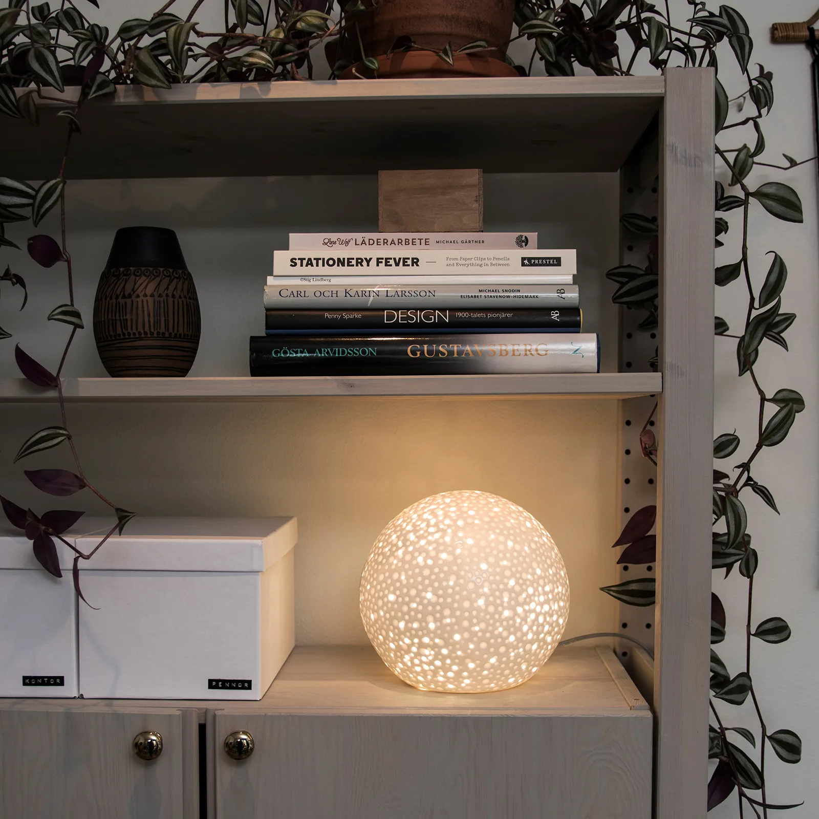 Moonlight bordlampe XL 21 cm, Hvid Globen Lighting