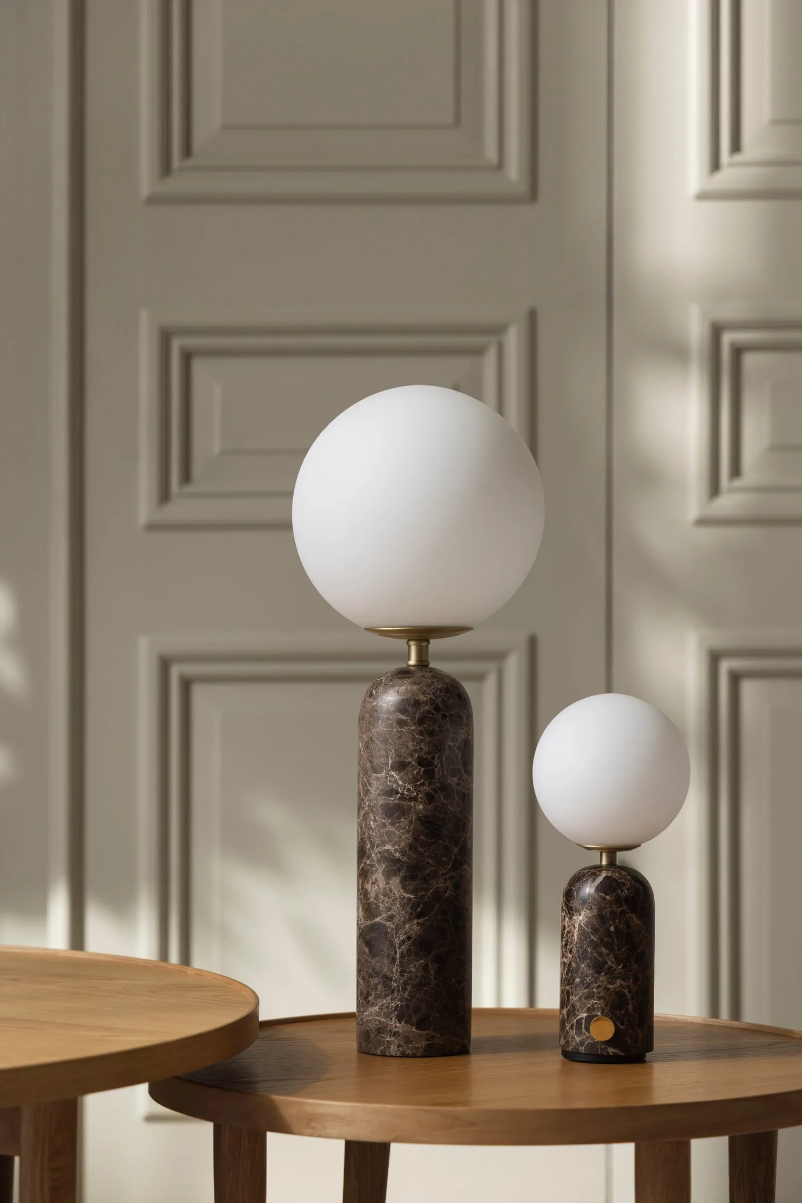 Torrano bordlampe portabel, Brun marmor Globen Lighting