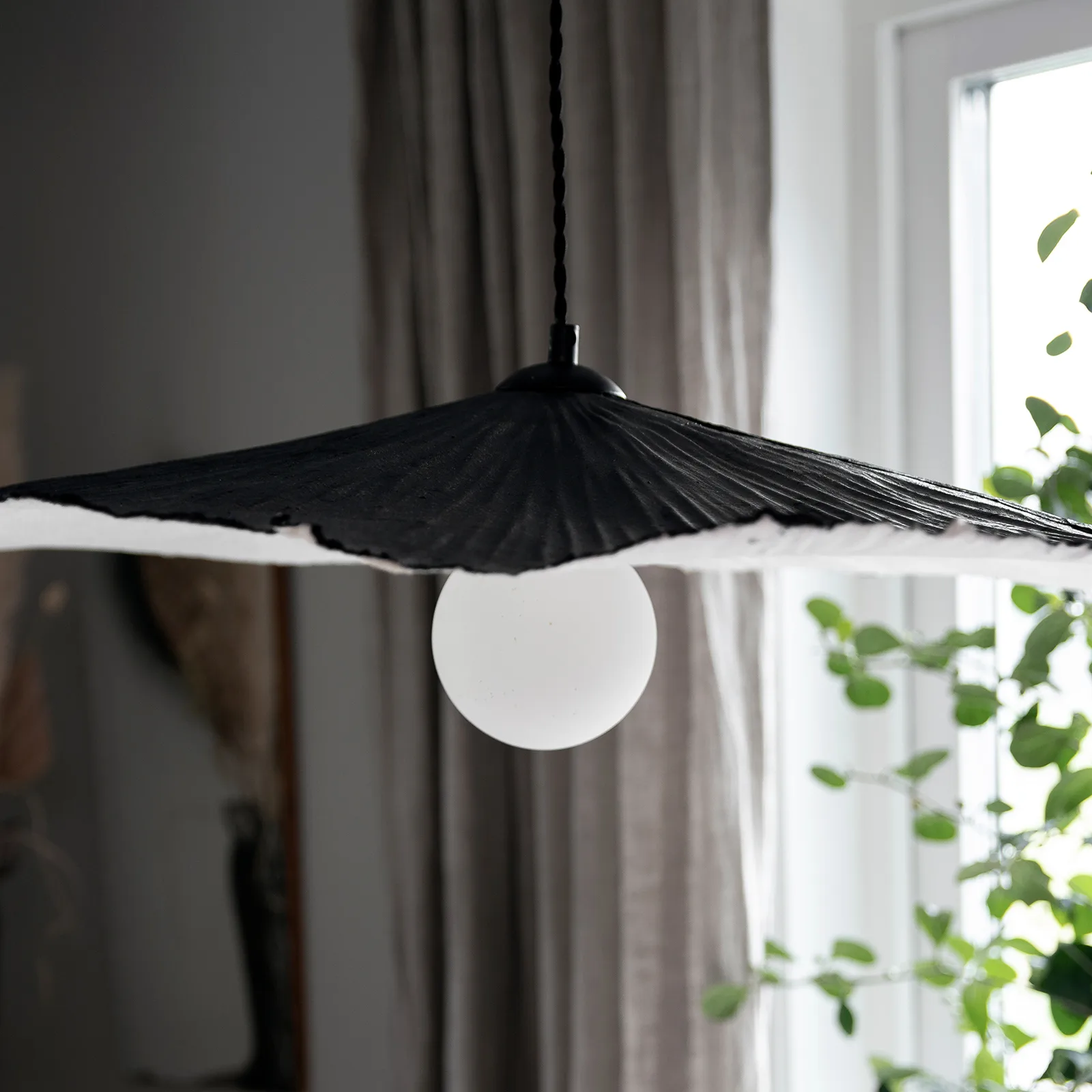 Tropez pendel 82 cm, Sort Globen Lighting