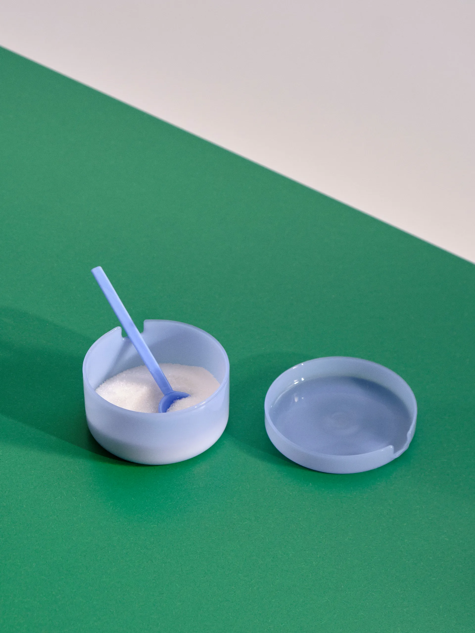 Borosilicate skål med låg og ske, Jade light blue HAY