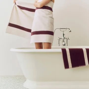 Stripe håndklæde - Burgundy, 70x140 cm - HAY