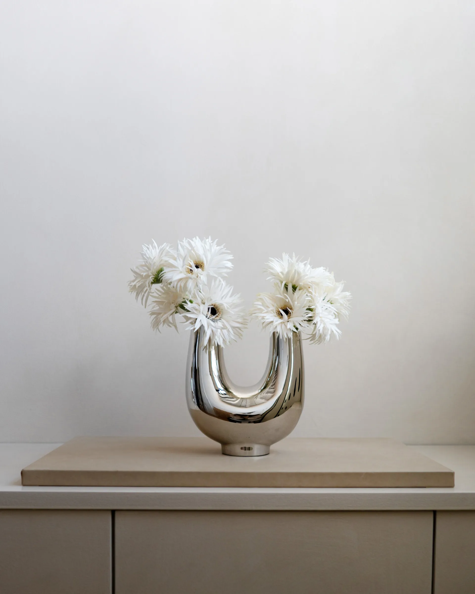 Kazumi vase, Nikkel Hein Studio