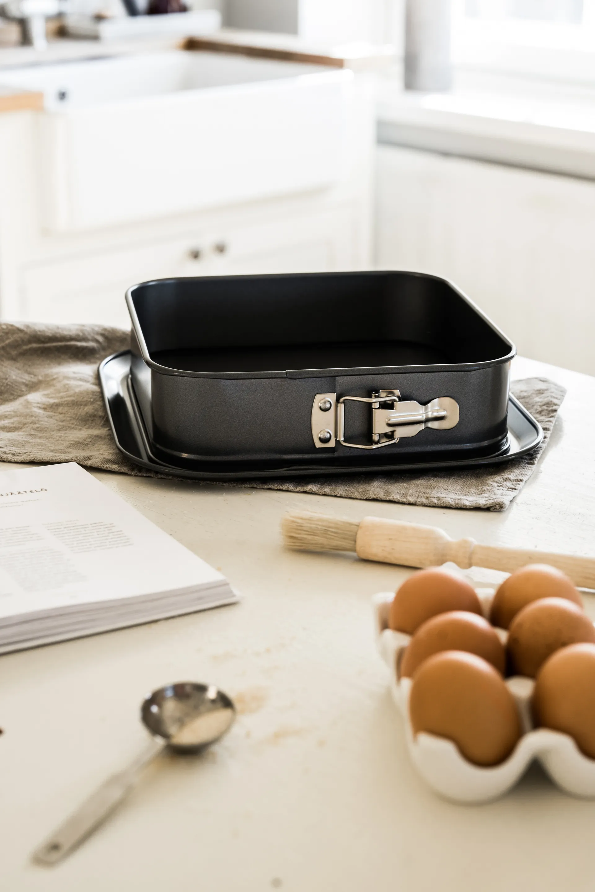 Heirol kvadratisk springform ekstra bred base, 24x24 cm Heirol