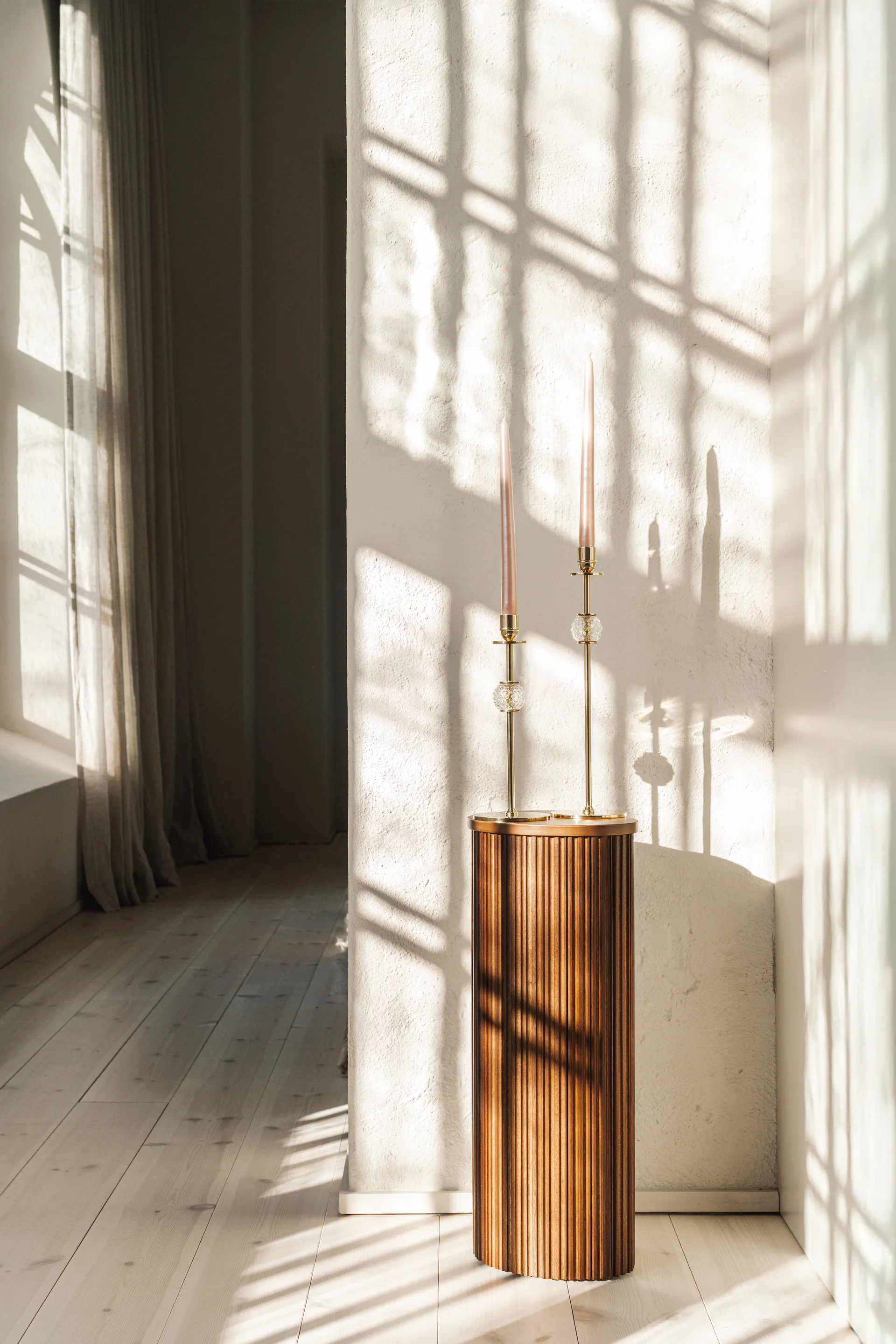 Alba lysestage 30 cm, Solid messing og glas Hilke Collection