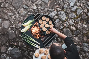BOWL 57 ildsted - Sort-sølv, tripodstativ - Höfats