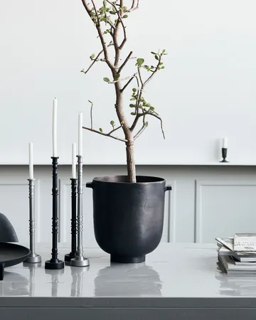 Foem blomsterkrukke Ø25 cm
 - Browned brass - House Doctor