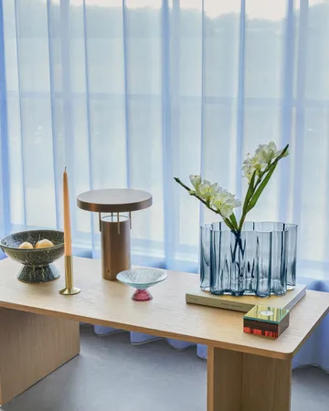 BringMe portabel bordlampe - Burnished brass, 28 cm - Hübsch Interior