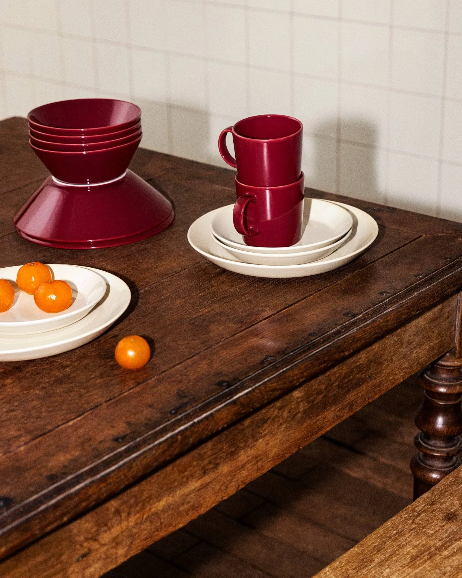 Teema dyb tallerken, Kirsebær Iittala