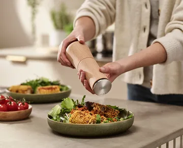 Milltop no spill saltkværn 19 cm - Bøg - Joseph Joseph