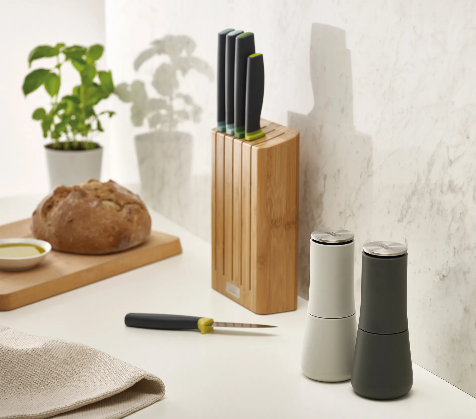 Milltop salt- og peberkværn 2 dele, Grå-hvid Joseph Joseph