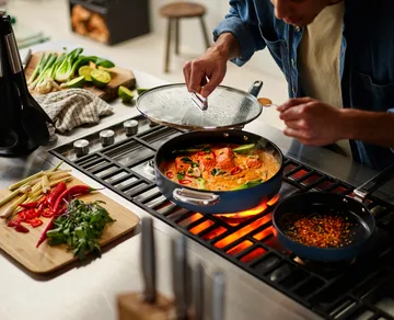 Space non stick gryde med låg Ø28 cm - Blå - Joseph Joseph