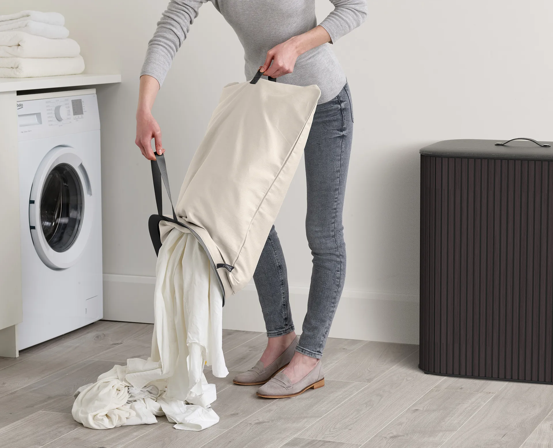 Tota Luxe vasketøjskurv 90 L, Black Joseph Joseph