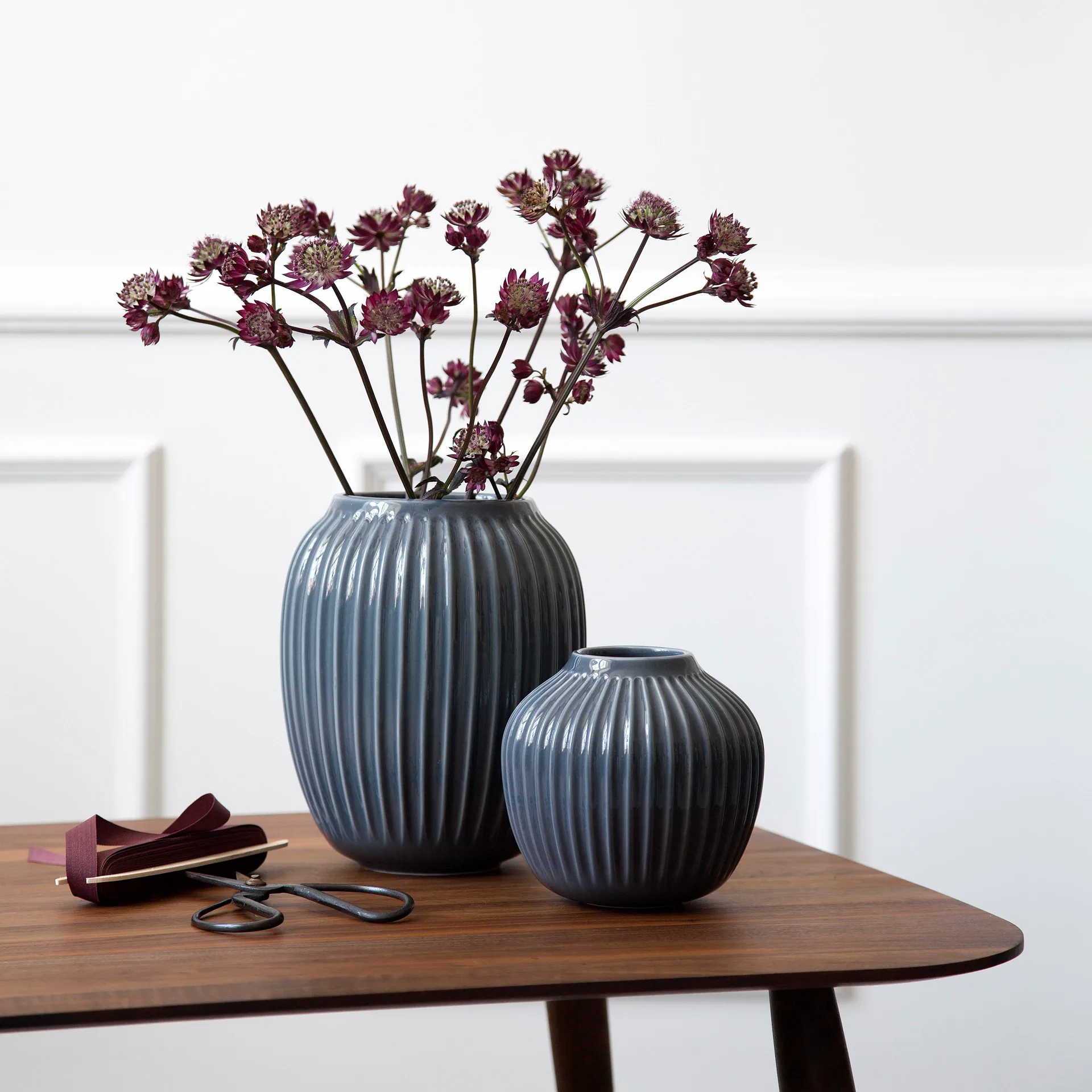 Hammershøi vase, Antracitgrå, lille 13 cm Kähler