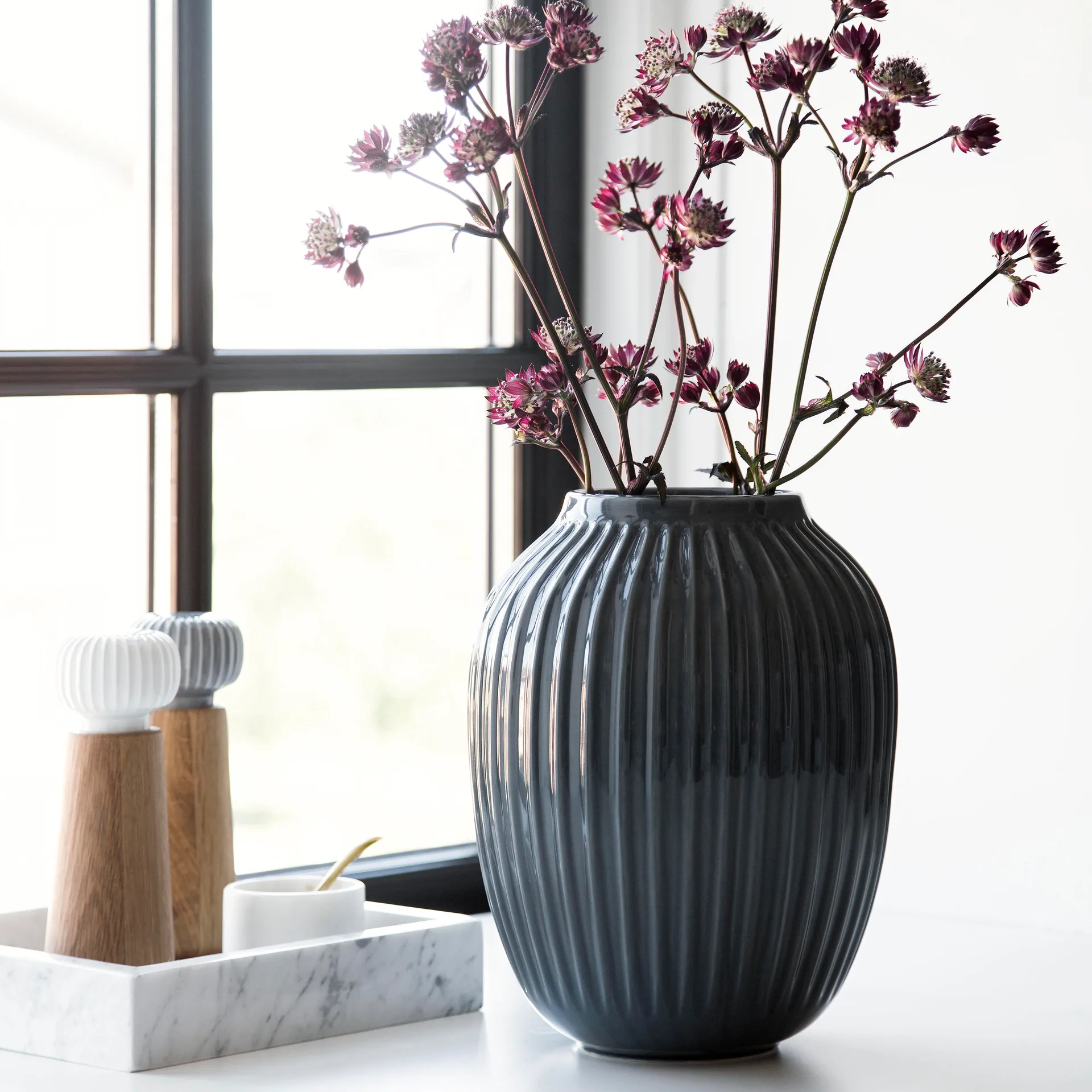 Hammershøi vase, Antracitgrå, stor 25,5 cm Kähler