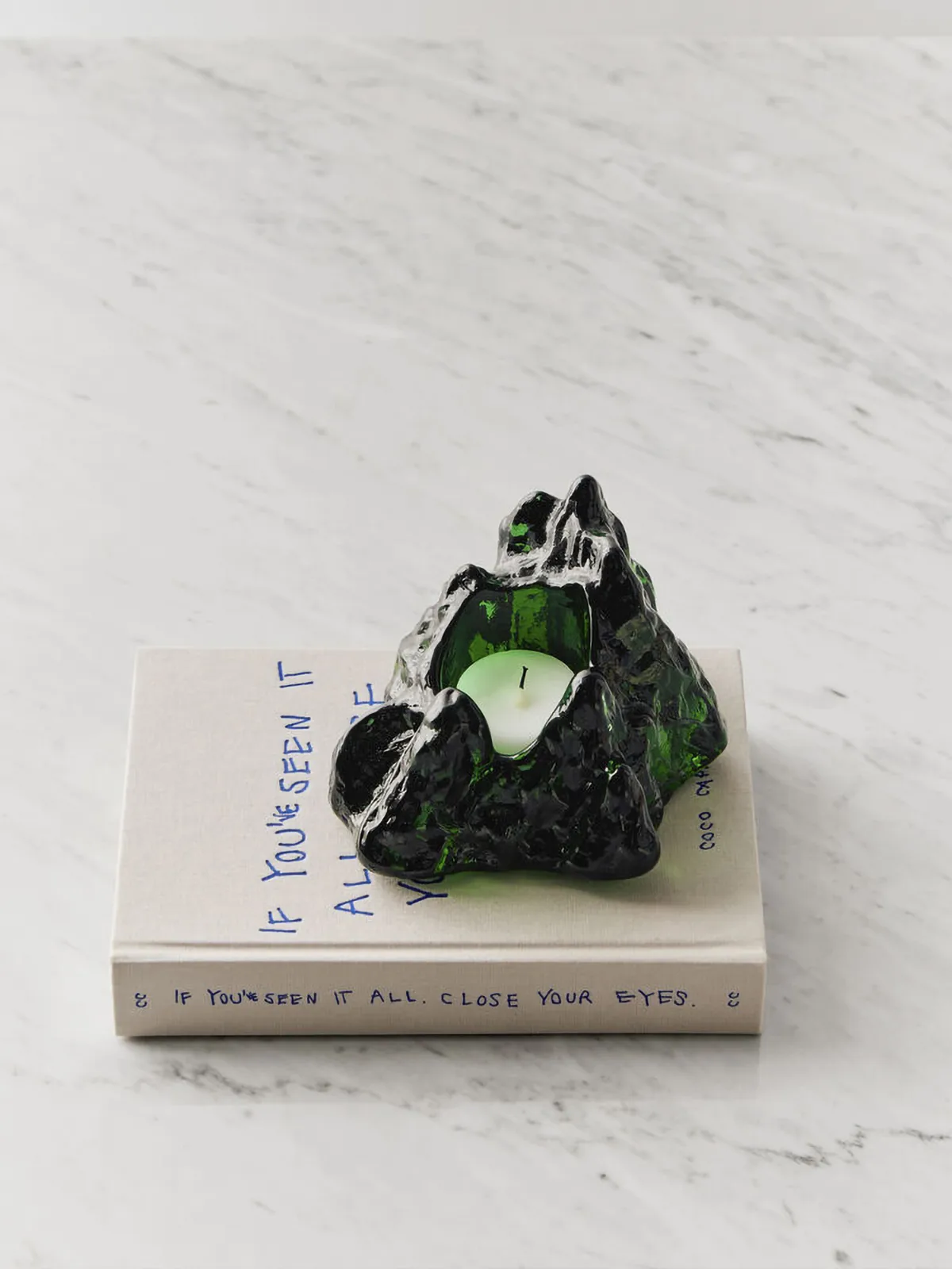 The Rock fyrfadsstage 91 mm, Smaragd grøn Kosta Boda