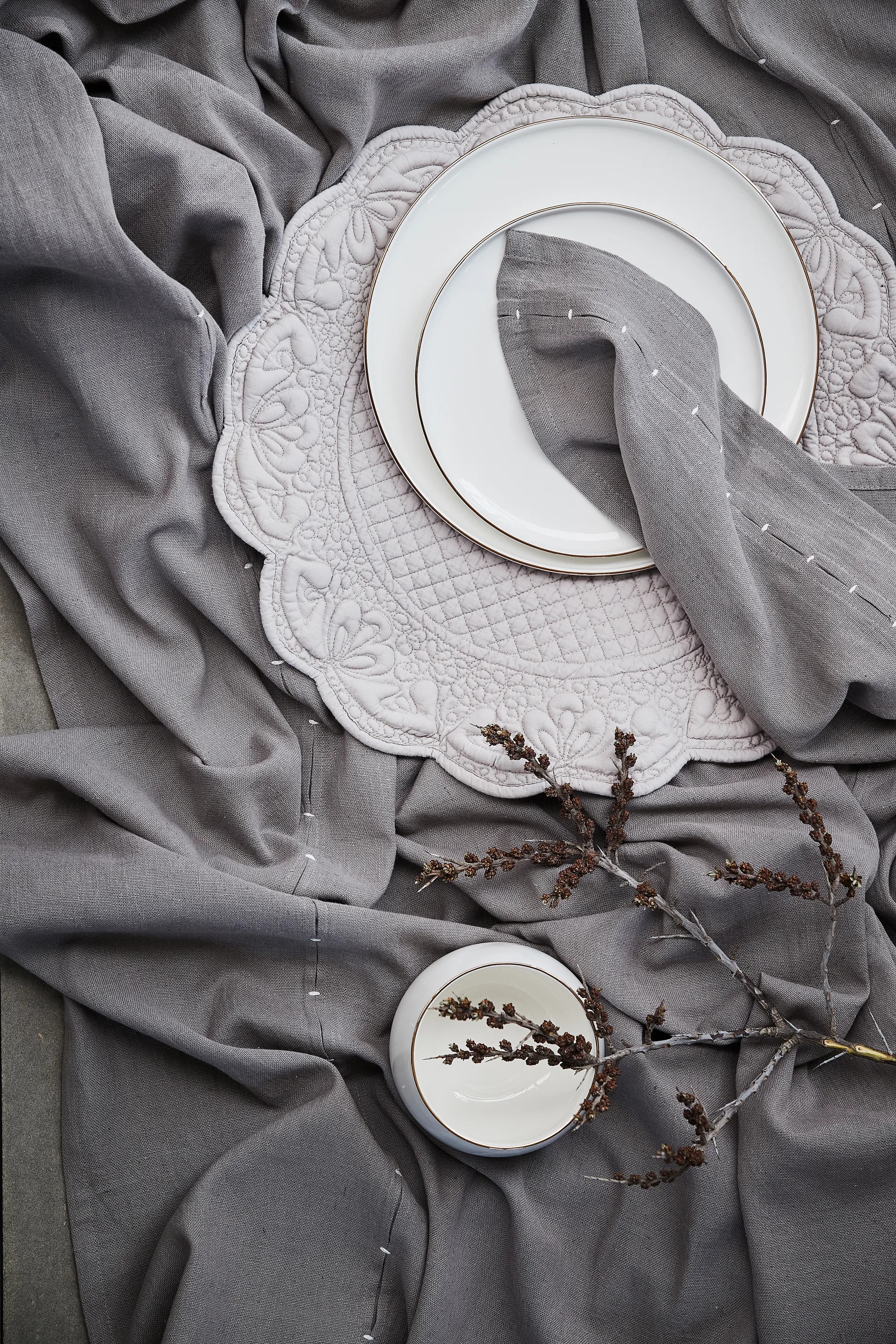 Clara tallerken Ø26 cm, White/Light gold Lene Bjerre