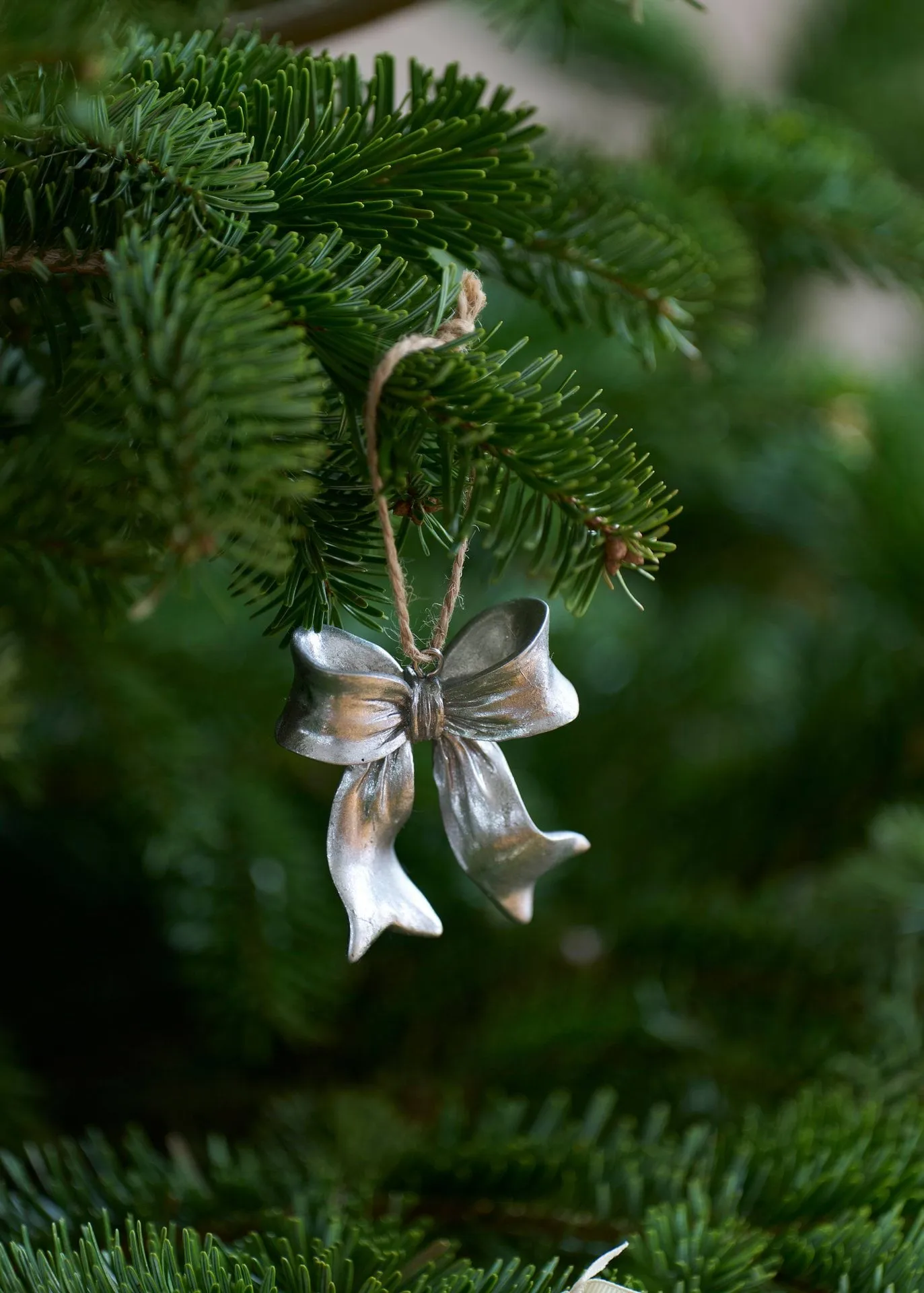 Serafina bow vedhæng, Sølvfarvet, 6x2,5x6,7 cm Lene Bjerre