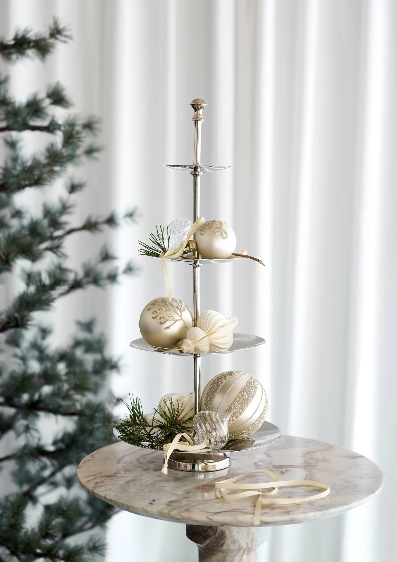 Sigrine etagere, Sølvfarvet, 25x25xH53 cm Lene Bjerre