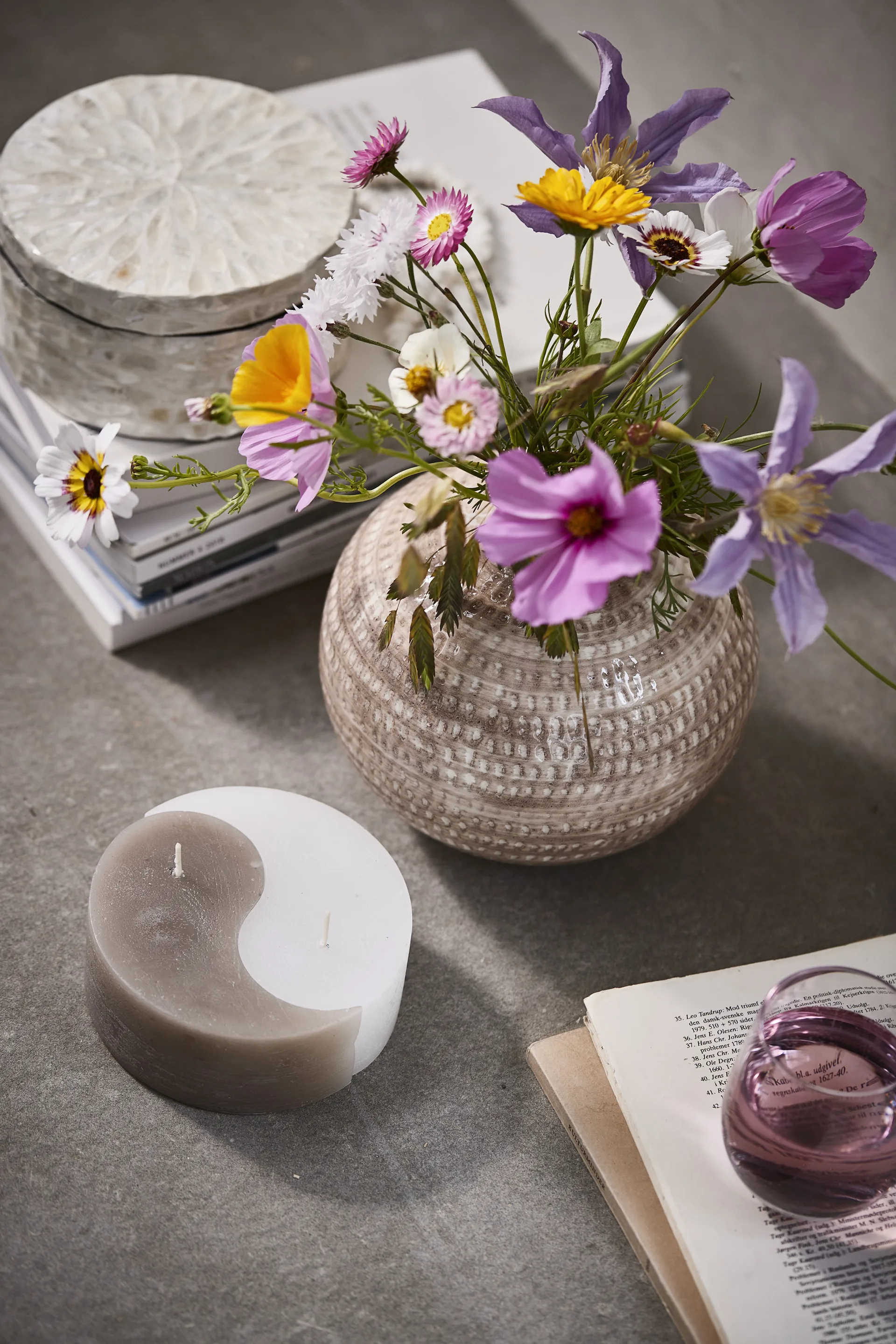 YingYang bloklys Ø13 cm, Silver grey/White Lene Bjerre