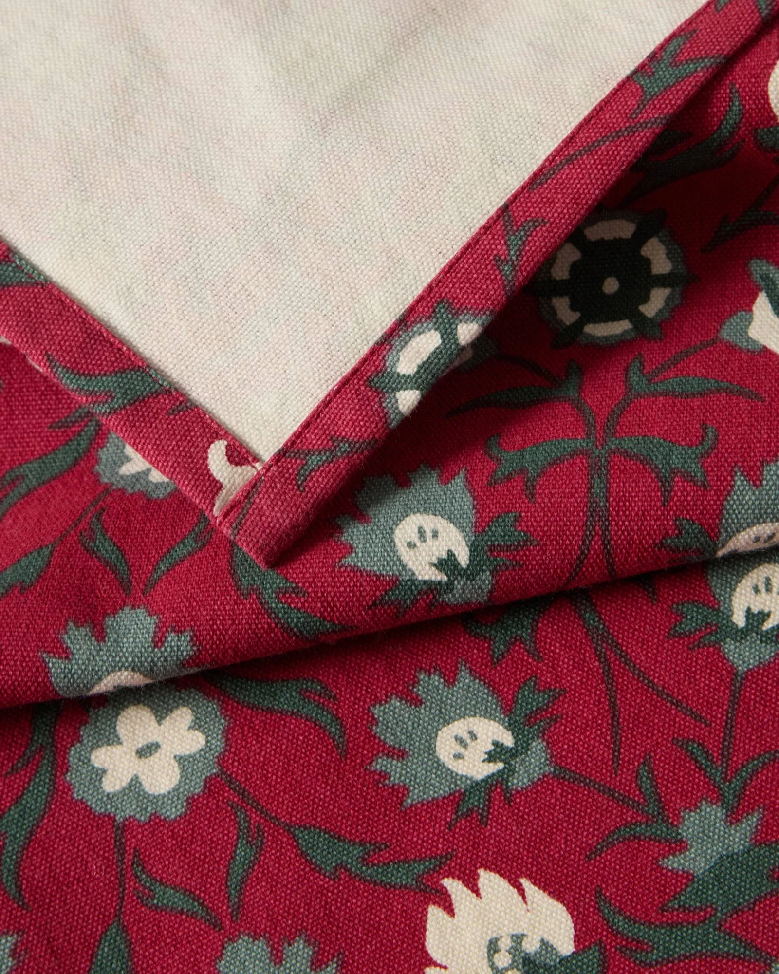 Flower printed økologisk bomuldsserviet, Red-beige-green Lexington