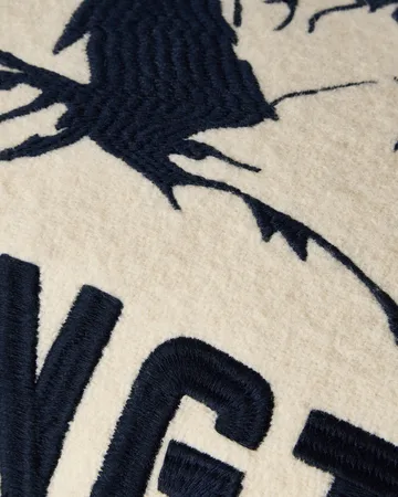 Mountains Logo uldmix pyntepude - White-navy, 50x30 cm - Lexington