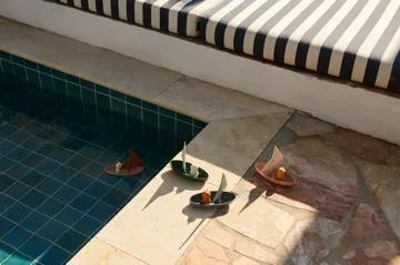 Ensley badelegetøj både 2 dele - Whale blue multi mix - Liewood