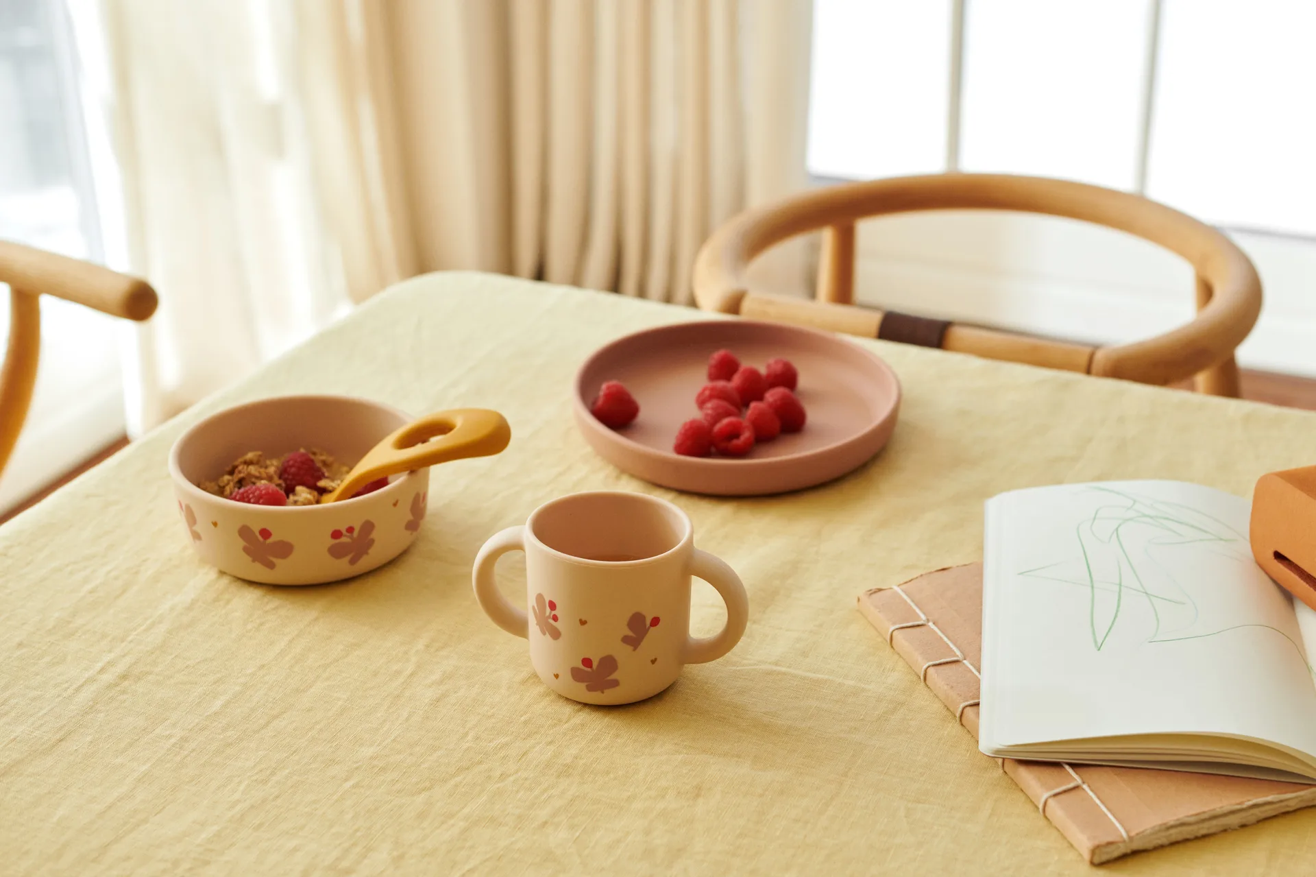 Vivi printed servicesæt 4 dele, Butterfly-apple blossom Liewood