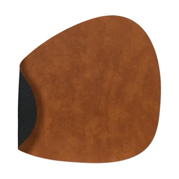 Bull vendbar dækkeserviet, curve L 1 stk. - Cognac/Black, 44x37 cm - LIND DNA