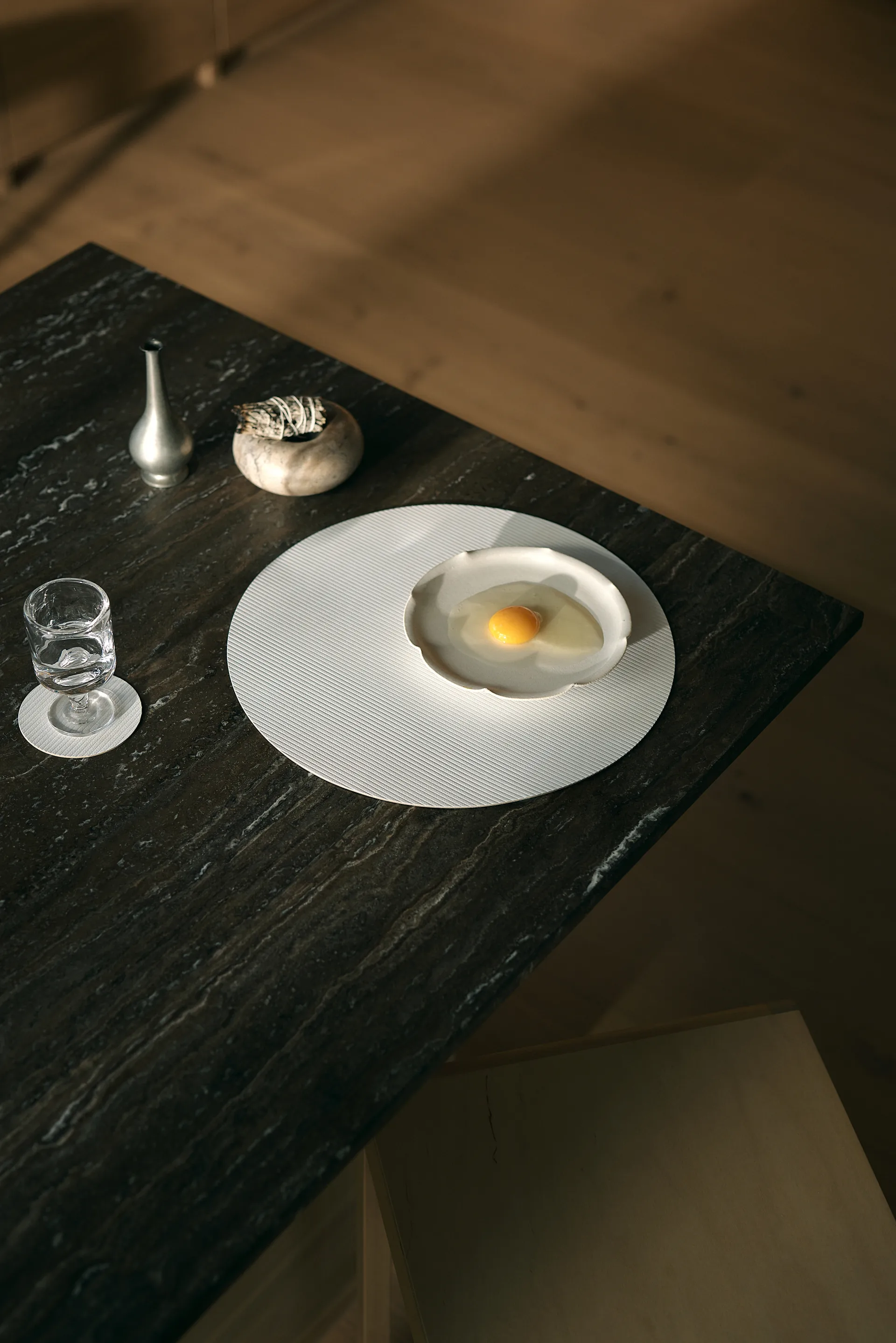 Corduroy glasbrikker, Pure white, circle LIND DNA