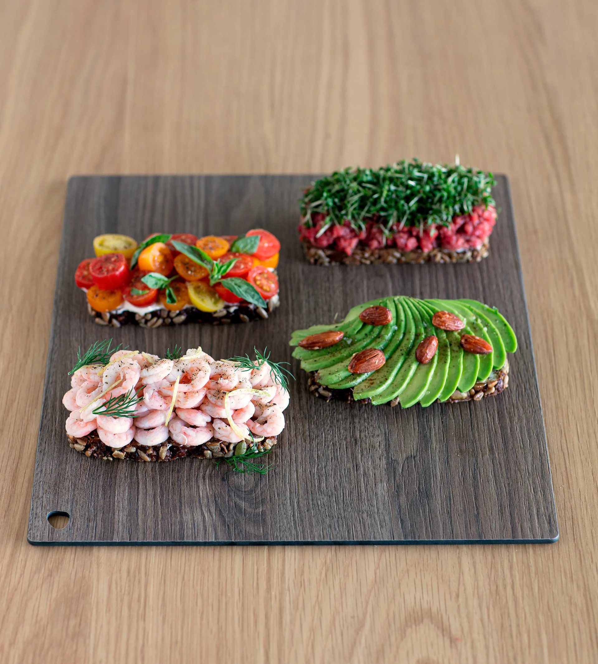 Cut & Serve square skærebræt L, Valnød LIND DNA