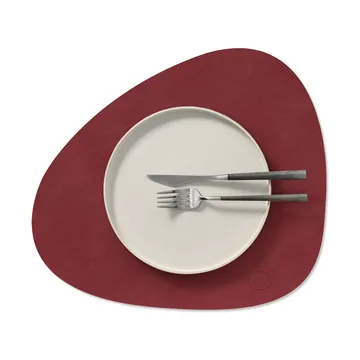 Nupo dækkeserviet curve M - Red, 35x31 cm - LIND DNA
