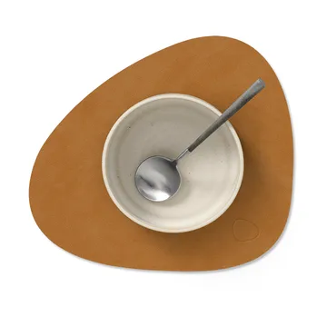Nupo dækkeserviet curve S - Burned curry, 28x24 cm - LIND DNA