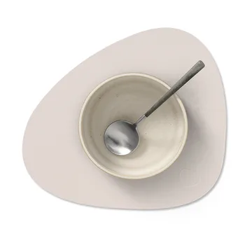 Nupo dækkeserviet curve S - Soft nude, 28x24 cm - LIND DNA