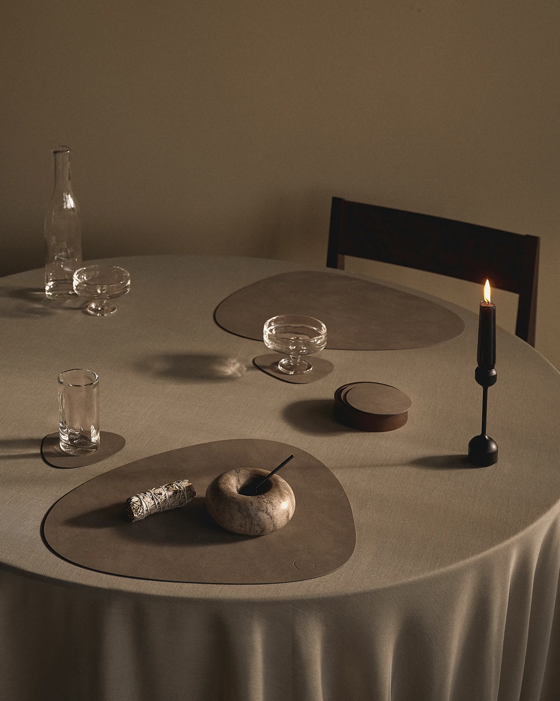 Wood Box opbevaring til glasbrikker, Smoked-oak, circle, S LIND DNA