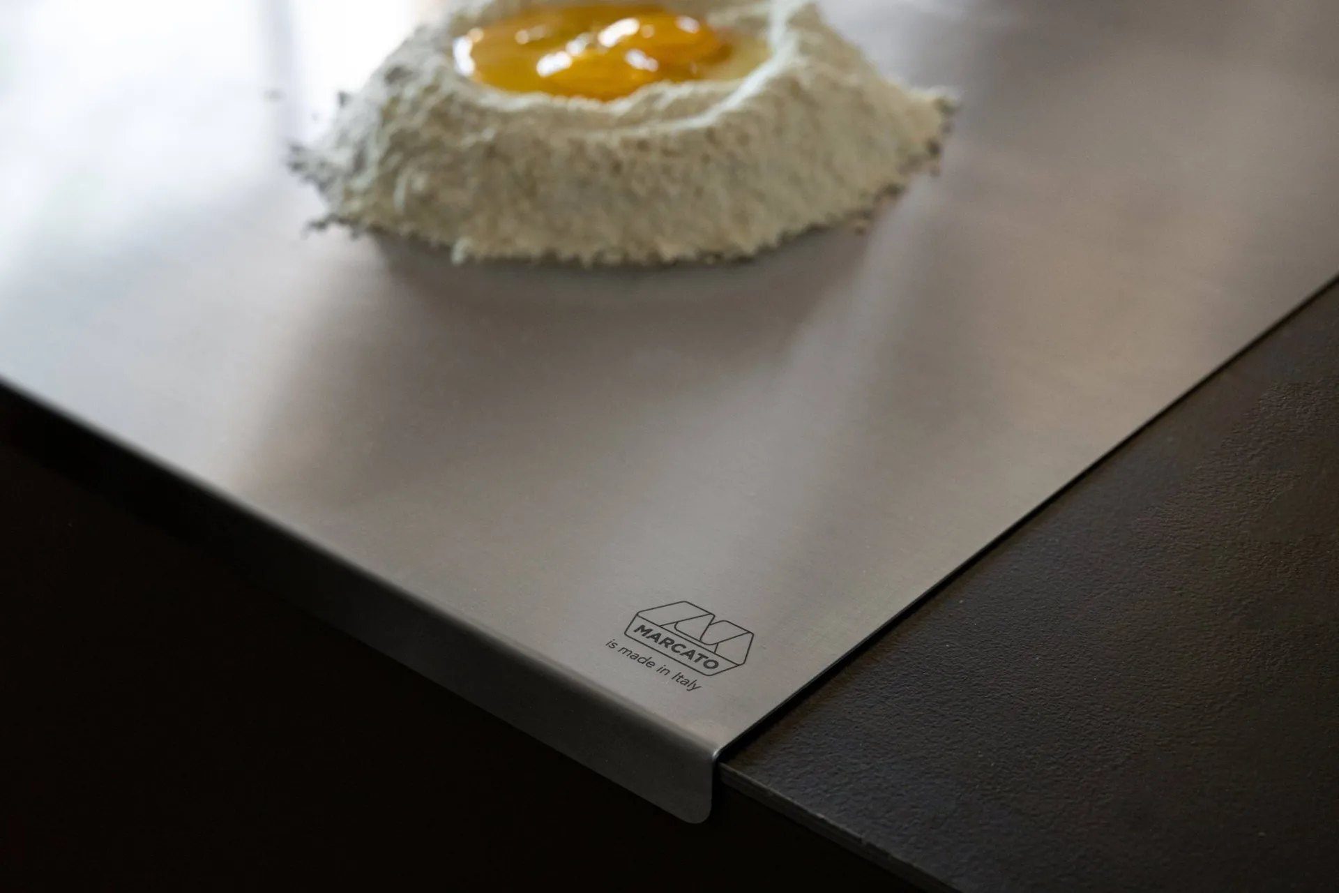 Marcato bagebord, Rustfrit stål 70x55x3 cm Marcato