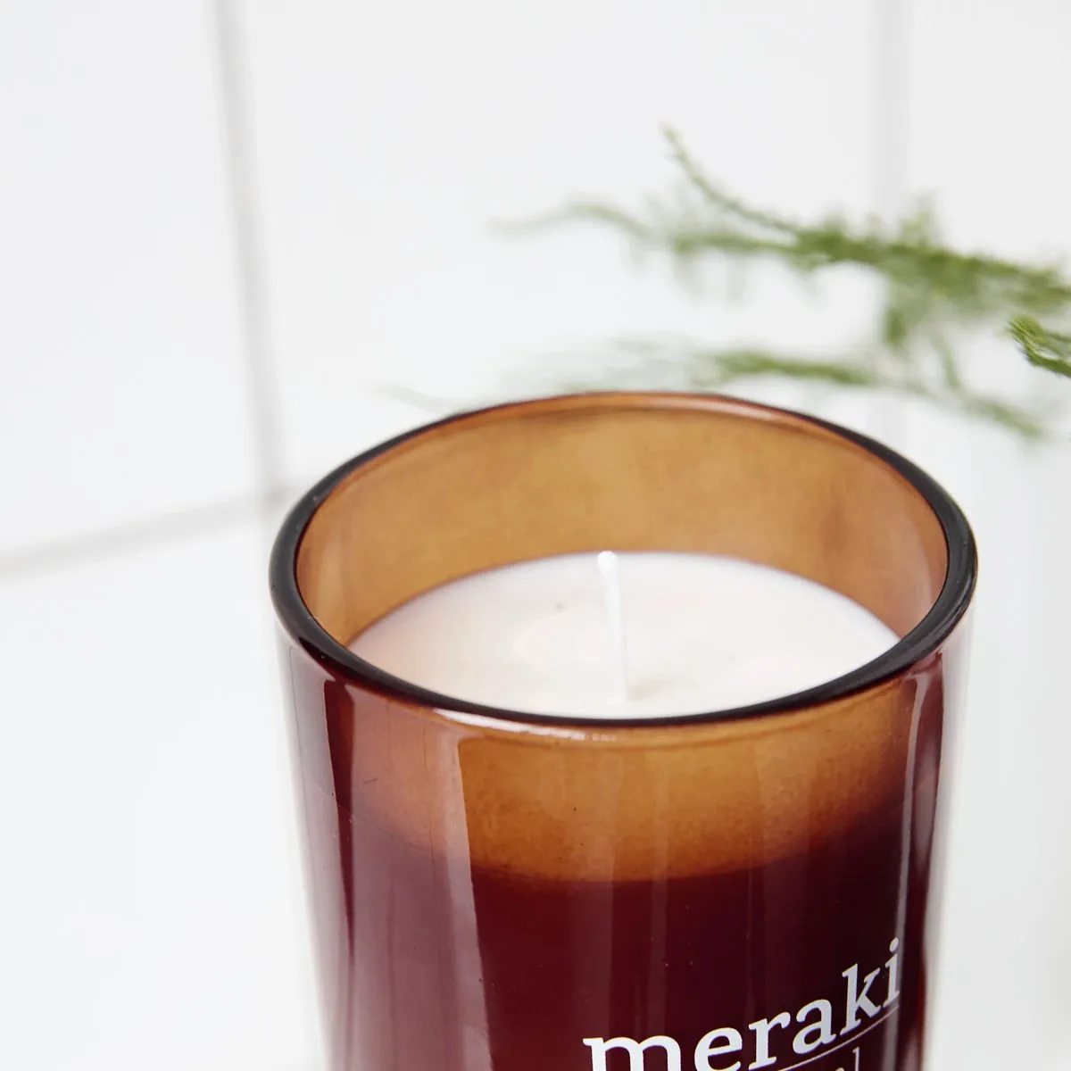 Meraki duftlys brunt glas 12 timer, Scandinavian garden Meraki