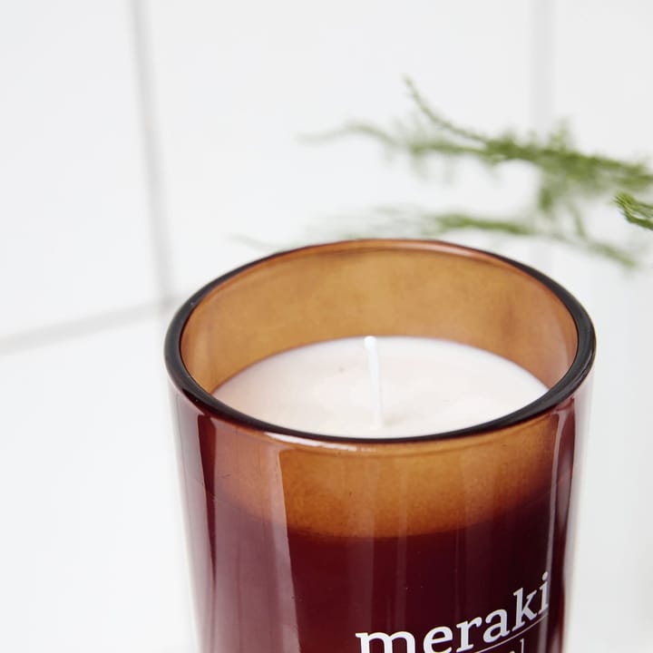 Meraki duftlys brunt glas 35 timer, Nordic pine Meraki