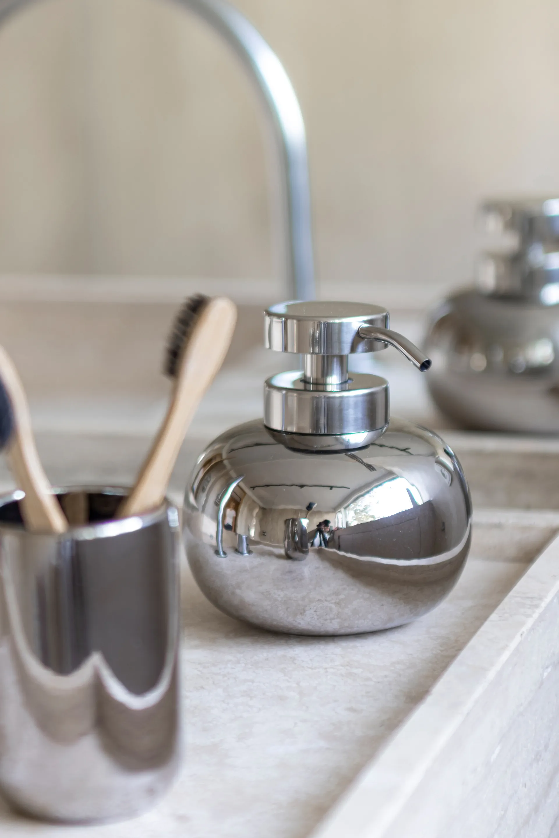 Lotus sæbepumpe låg, Chrome Mette Ditmer