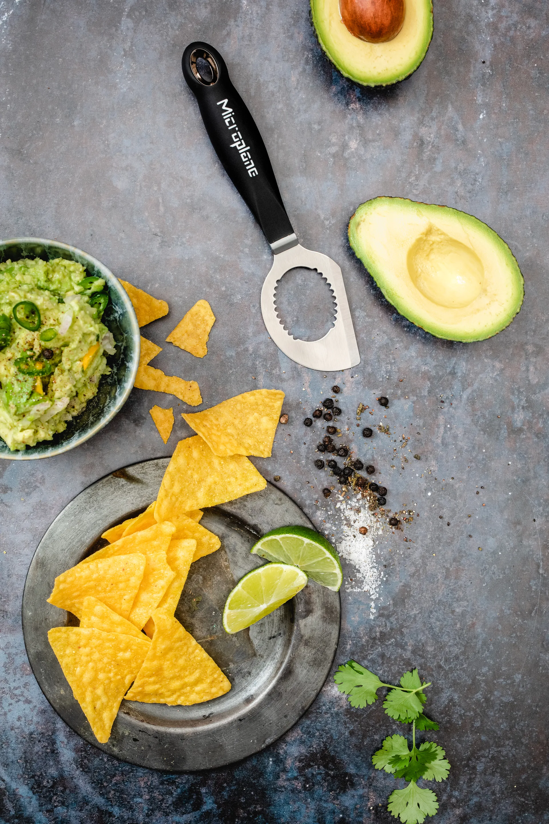 Professionel 3-i-1 avocadodeler 17 cm, Black Microplane